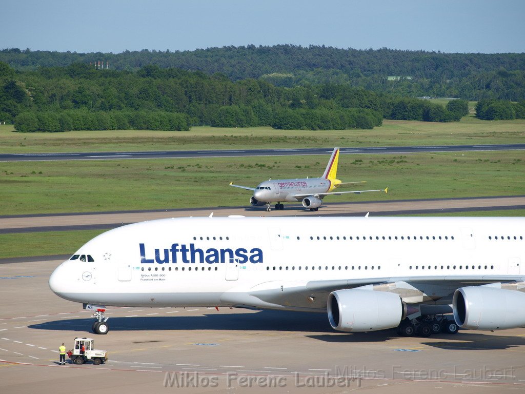 Lufthansa Airbus A 380 zu Besuch Flughafen Koeln Bonn P028.JPG